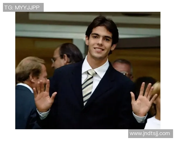 卡卡足球球星卡的设计风格与独特元素解析